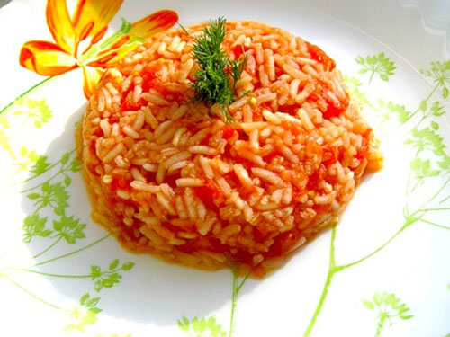 Гарнир из риса с помидорами