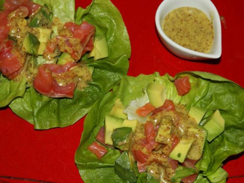 Салат из авокадо с лососем